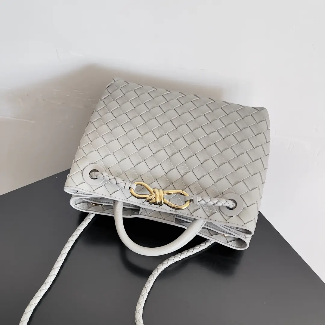 Bottega Veneta Andiamo 白色 编织手提包 精选款