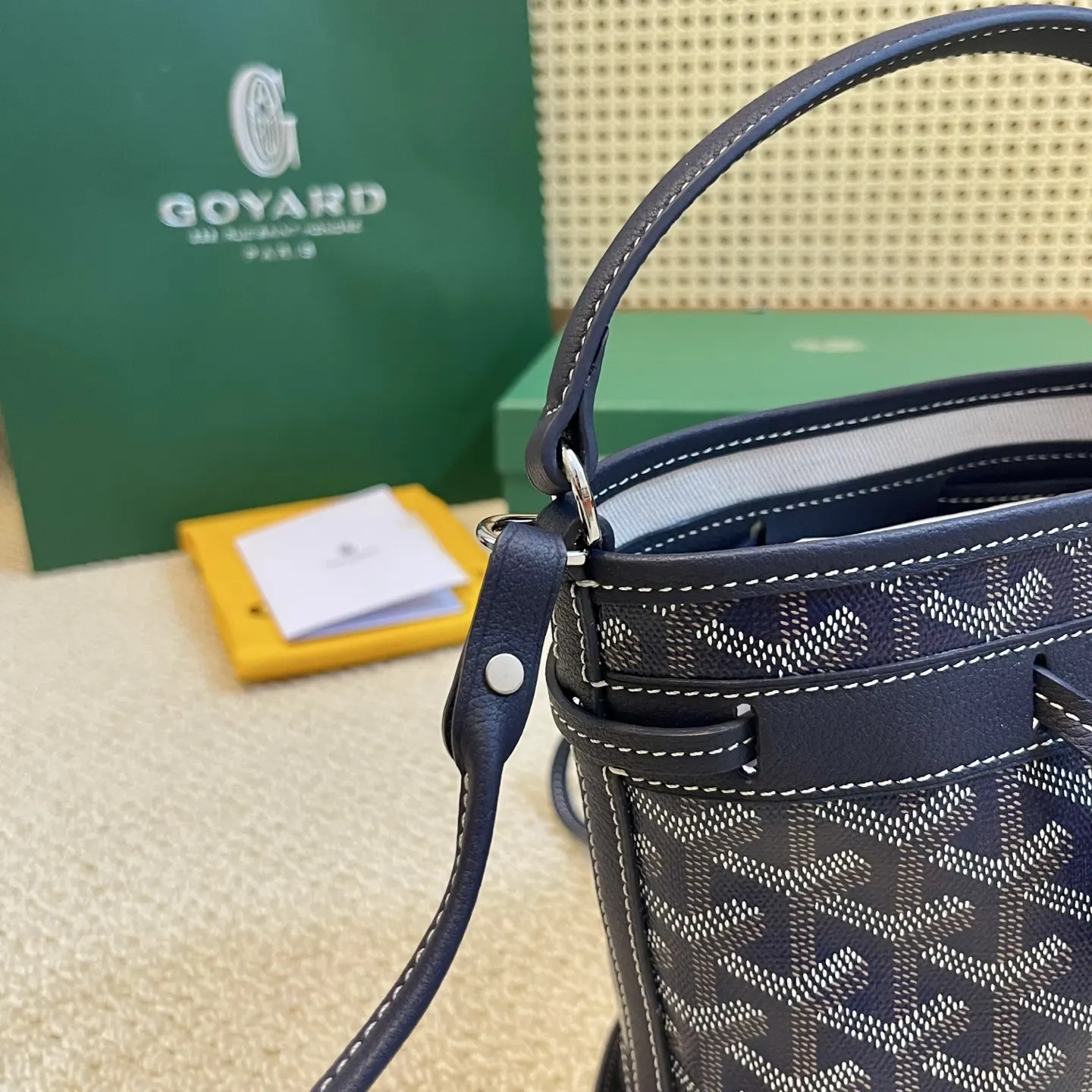 Goyard 皮革 轻盈小巧去始终保持标志性水桶百搭造型 水桶包 休閒水桶款