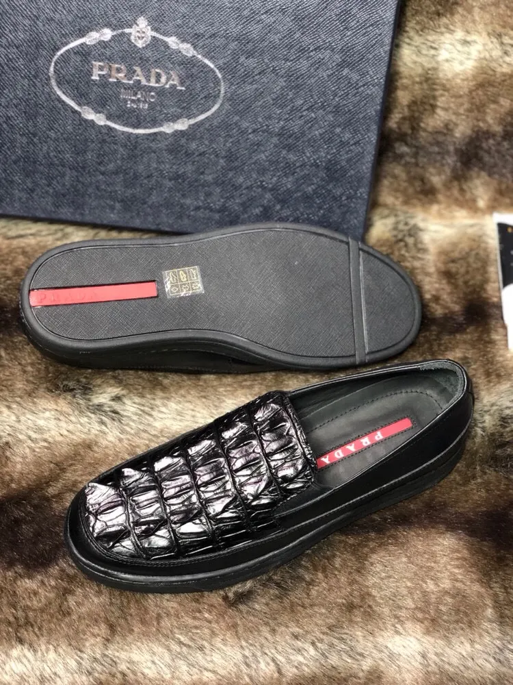 Prada 鳄鱼皮 休闲鞋 舒適