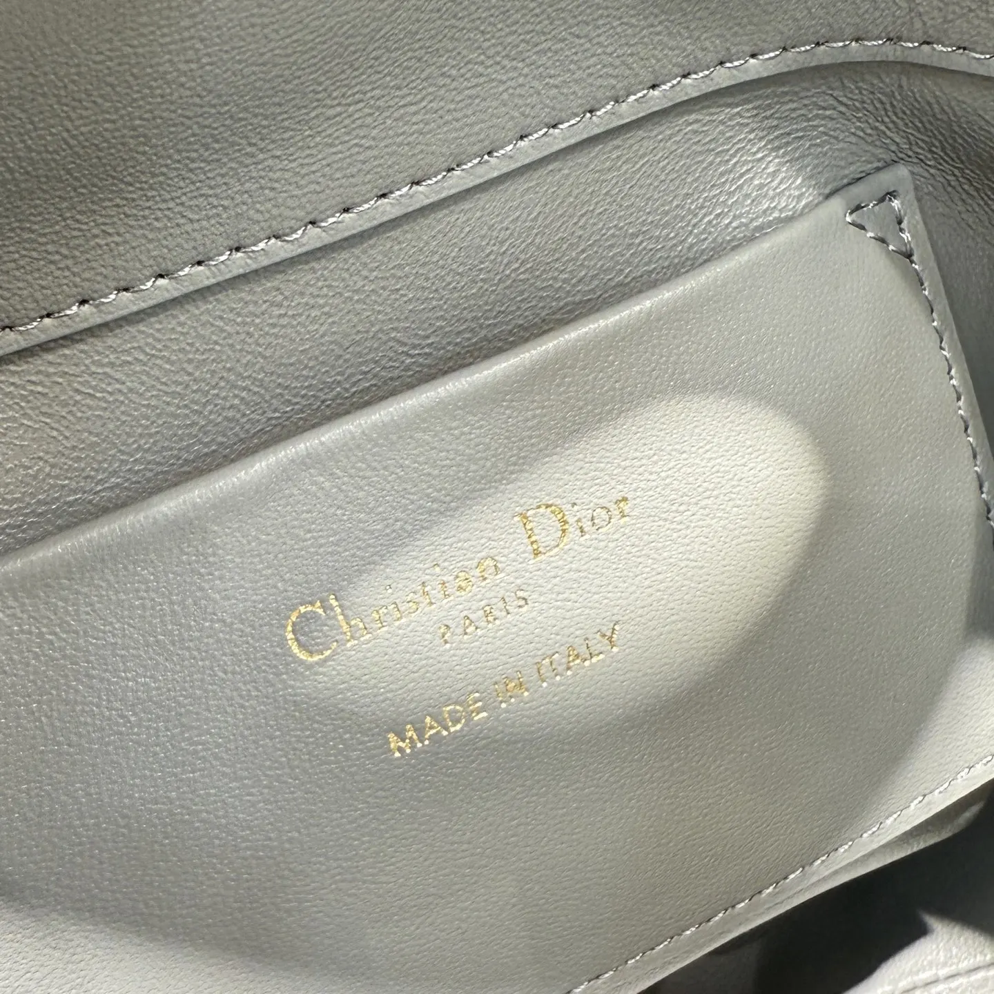 Dior Cannage藤格紋 灰色牛皮包包 手提斜挎 手提包(數字8) Dior Cannage藤格紋 灰色牛皮包包 手提斜挎 手提包(數字8)