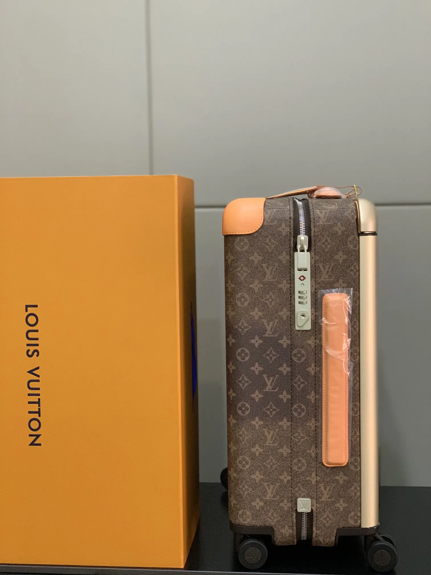灰色 銀色 拉杆真皮包裹 行李箱 旅行拉杆款 輕便出行款