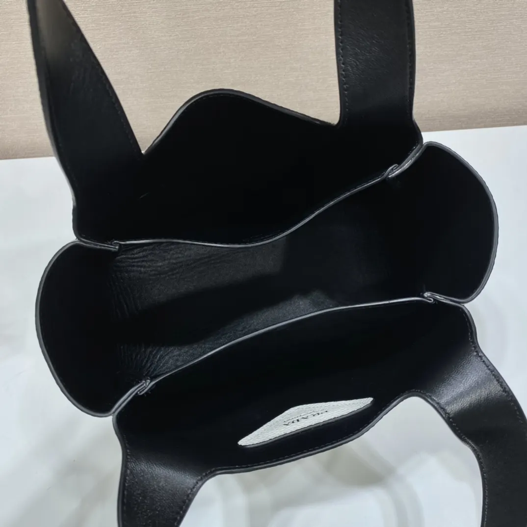灰色 小牛皮 托特包 大容量托特款(數字9) 灰色 小牛皮 托特包 大容量托特款(數字9)