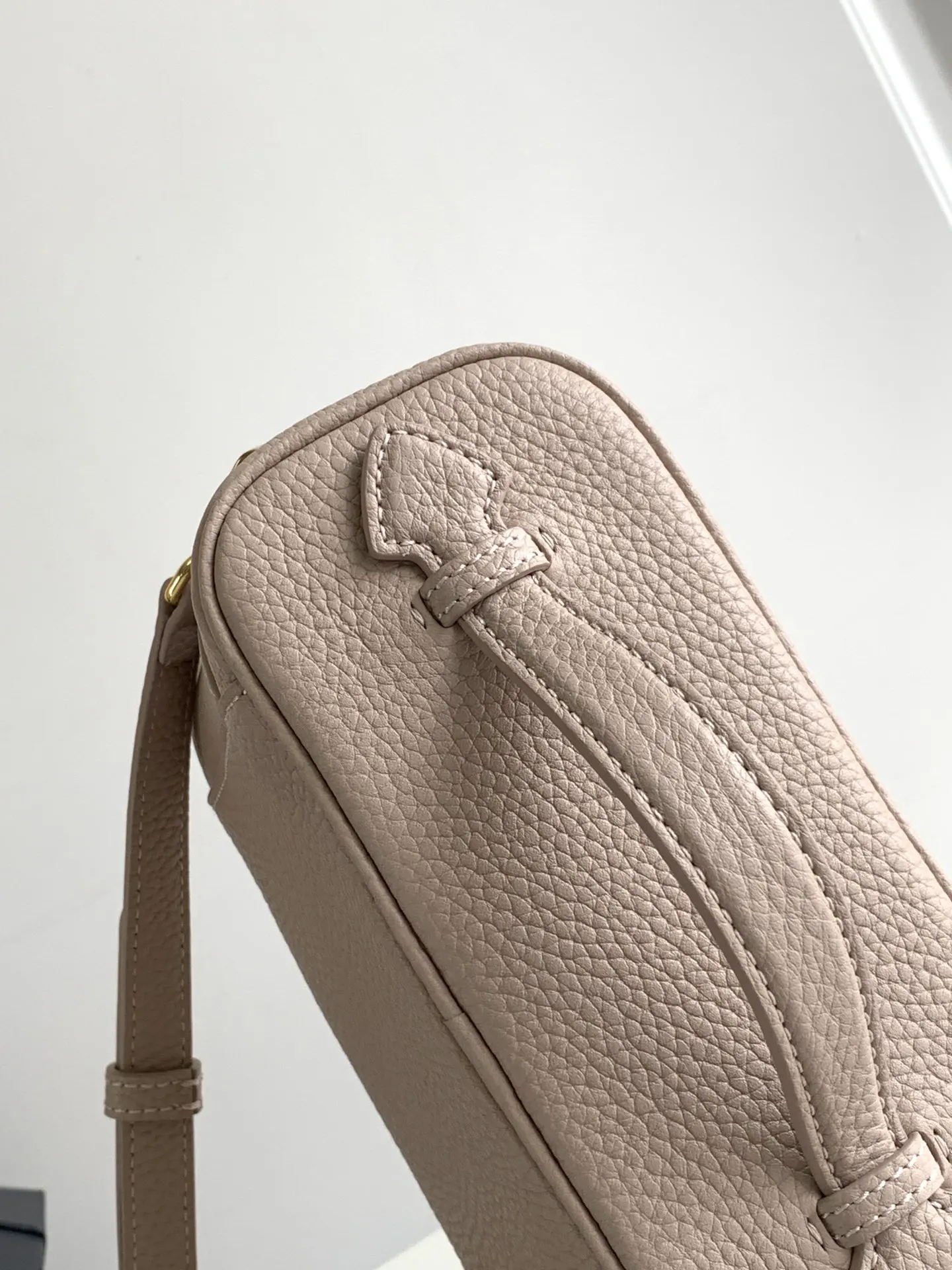Prada 1BH202P610 鹿皮 羊皮 Logo 手提包
