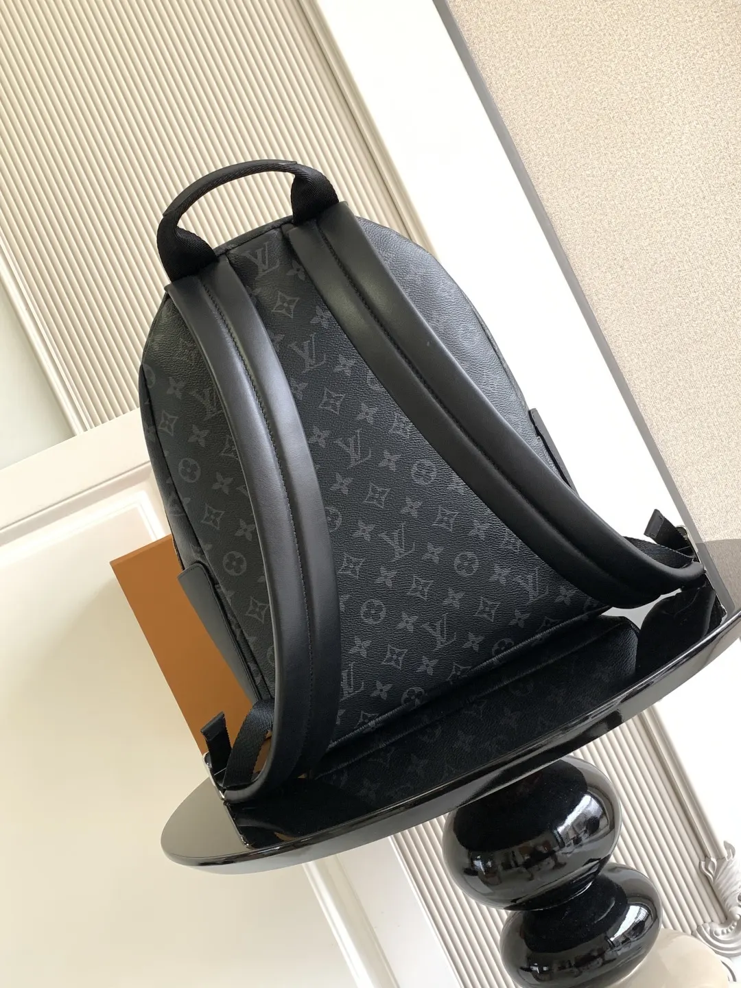 帆布 外袋 拉链前袋和开口侧袋方便取放物品 内袋确保收納井 雙肩包 实用雙肩款