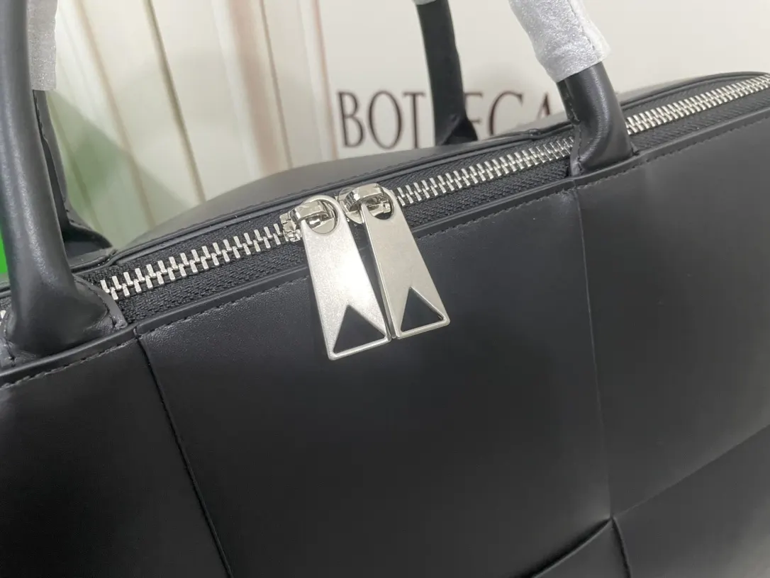 Bottega Veneta 銀色 牛皮 公文包 商務通勤款