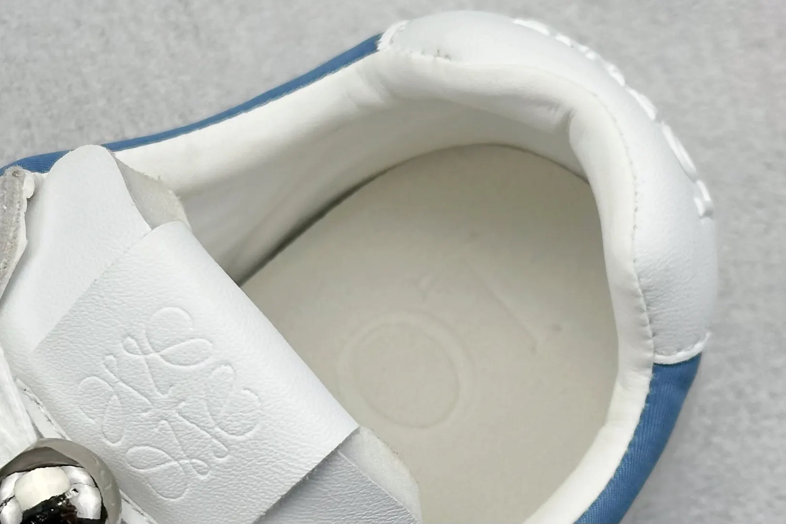 Loewe RUNNER SNEAKERS 平底鞋 通勤约会款