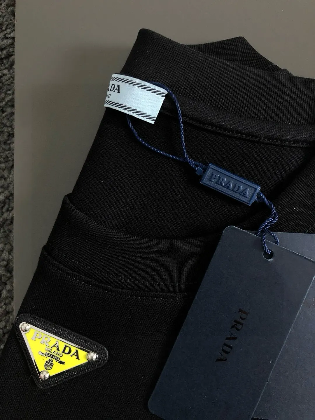PRADA 黑色Logo短袖T恤 休闲款