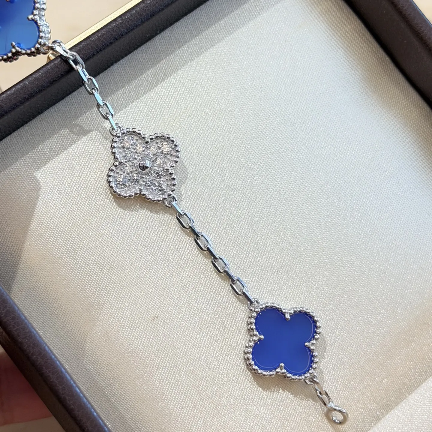 Van Cleef 金色 满钻 四叶草 菱形 手链 日常叠戴款