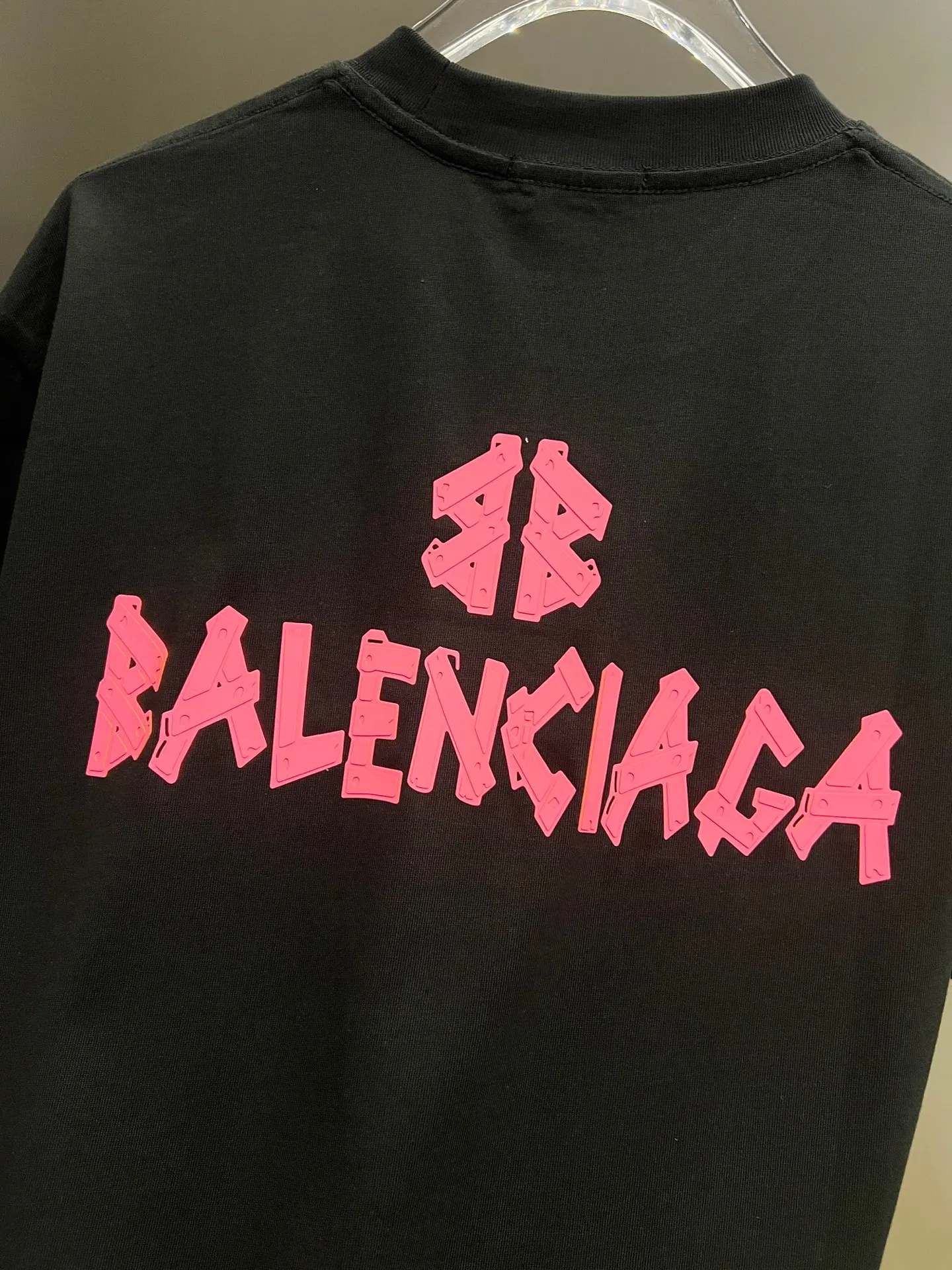 Balenciaga 粉色/黑色 T恤(數字7) Balenciaga 粉色/黑色 T恤(數字7)
