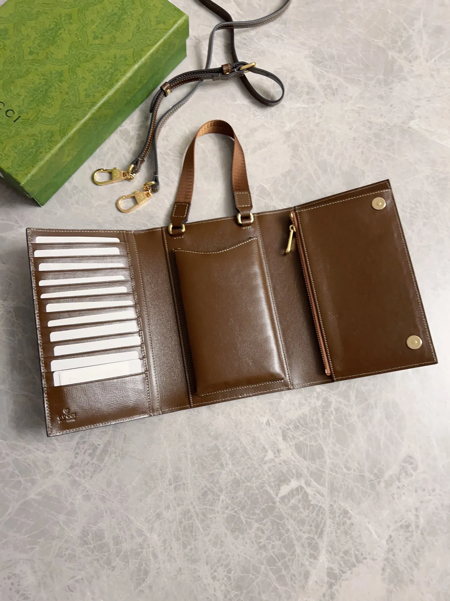 Gucci 牛皮 時尚单品 手拿包 精致手拿款