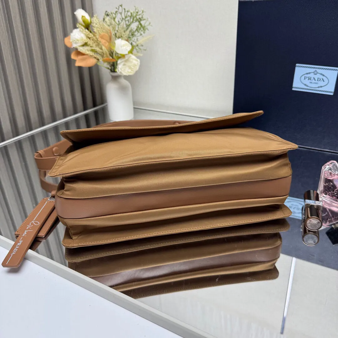 Prada Re-Nylon 尼龙 皮革 邮差包 斜挎包