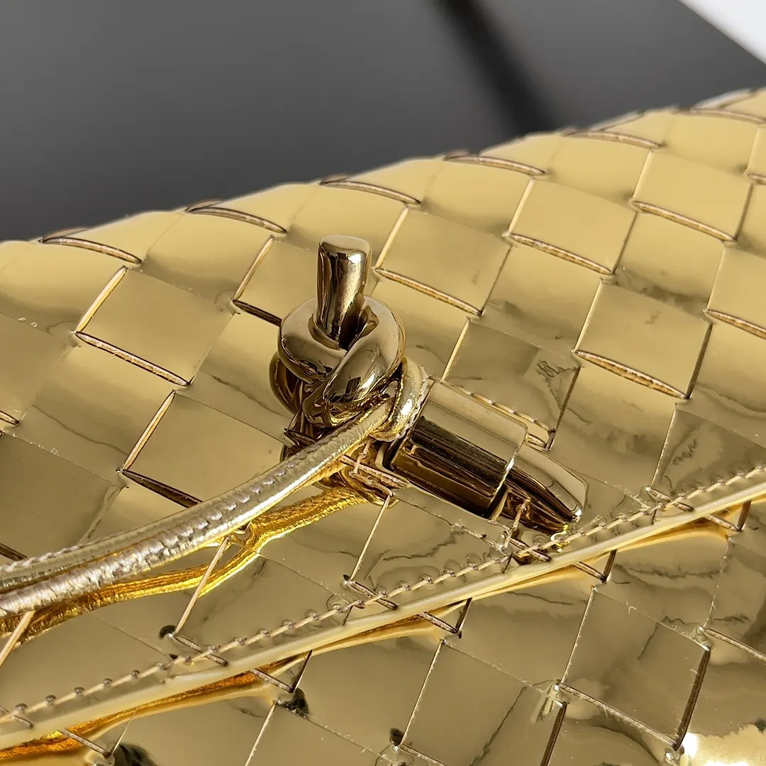 Bottega Veneta 棕色 手拿包 精致手拿款(數字9) Bottega Veneta 棕色 手拿包 精致手拿款(數字9)