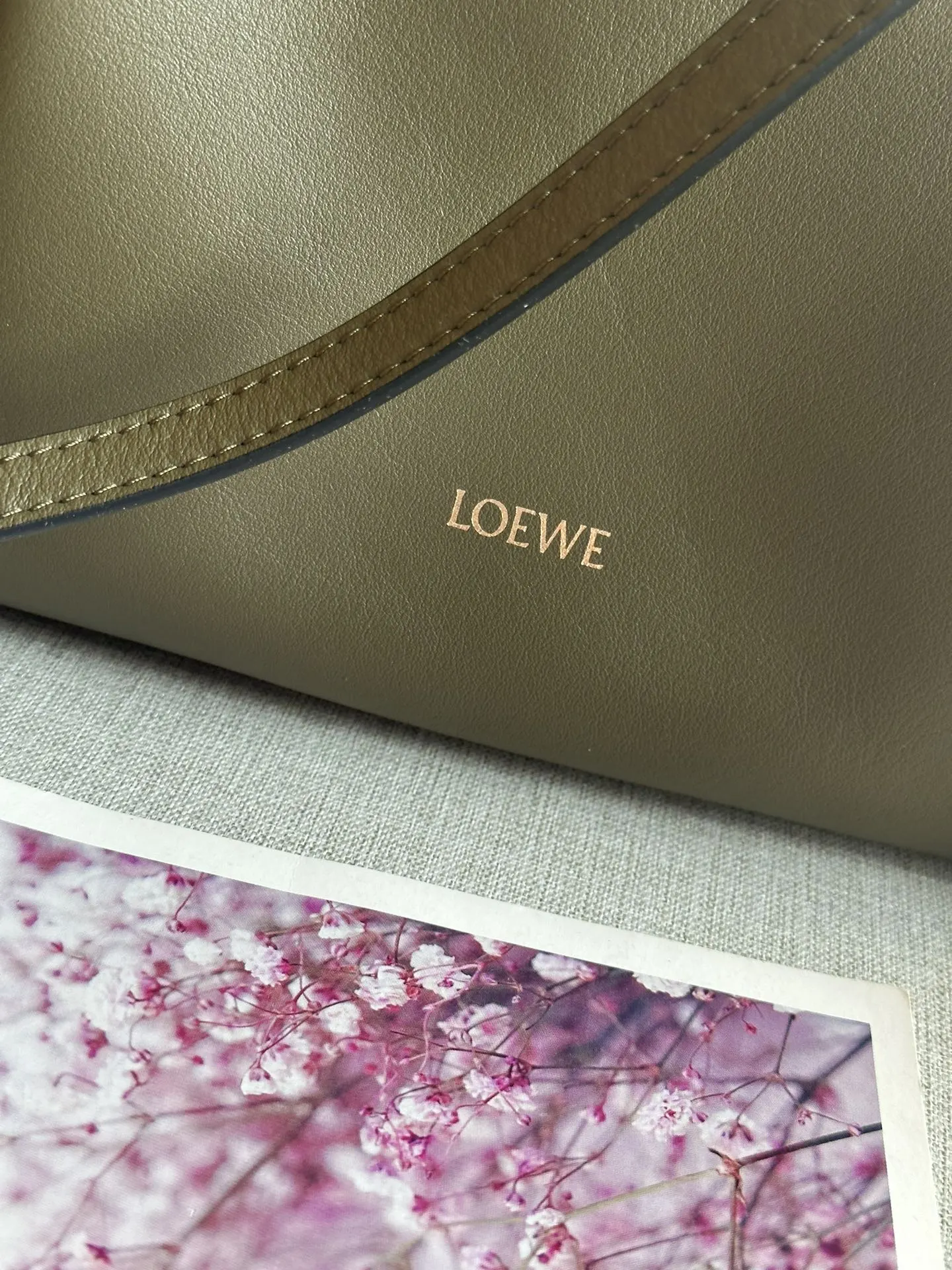 Loewe 金色 卡其 牛皮 手拿包 精致手拿款