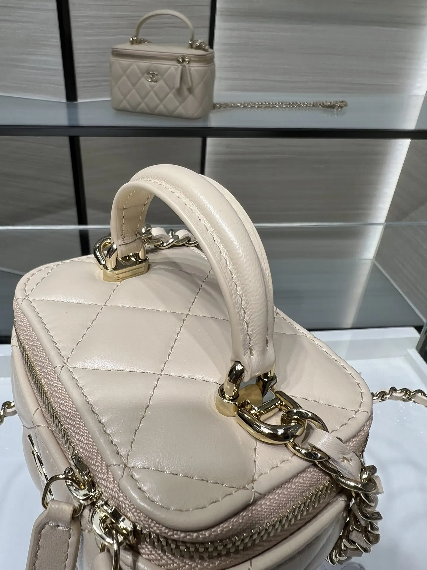 Chanel 19 小號 米色 皮革 菱格絎縫 鏈條包