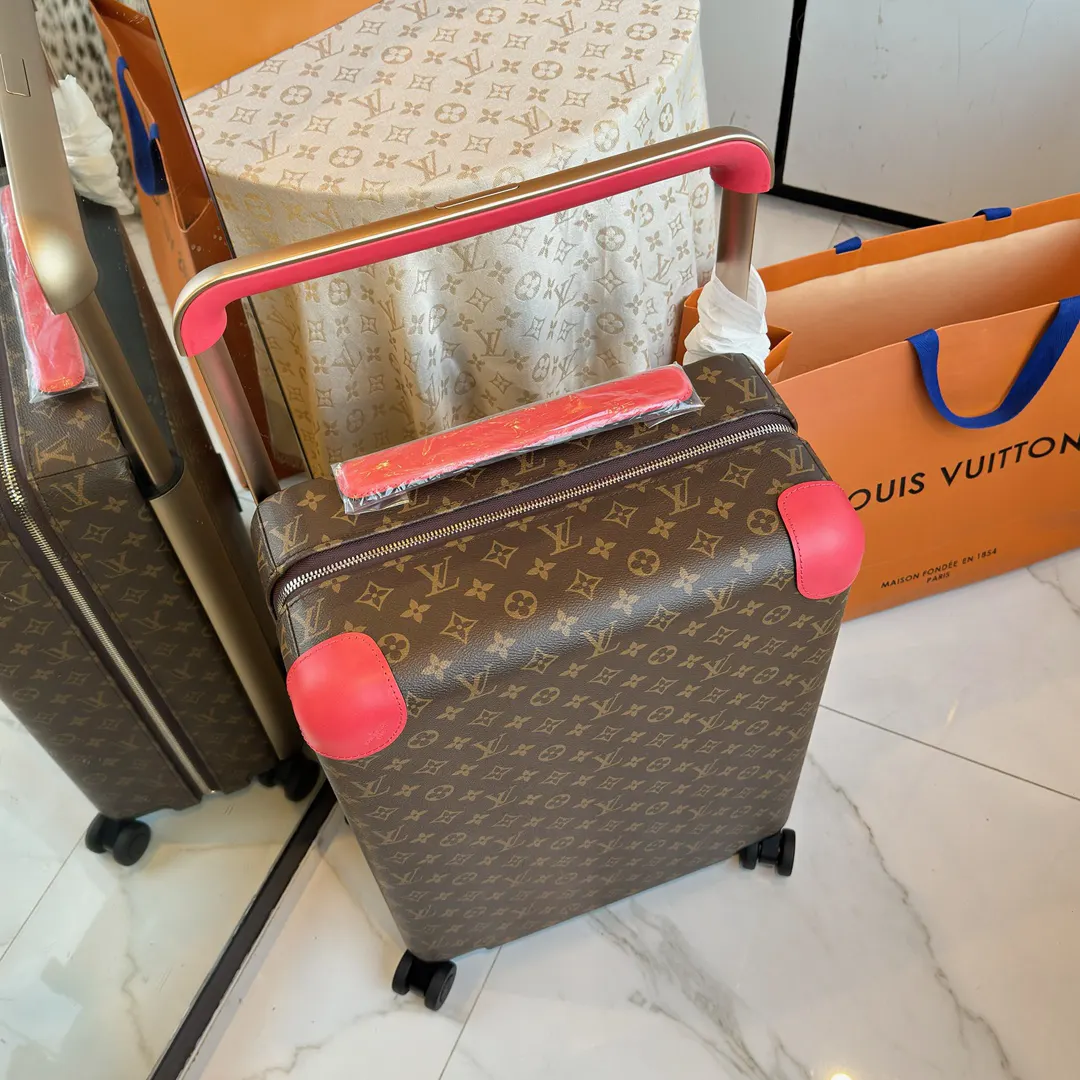 LV Horizon Monogram Suitcase with Pink Handle Image 4 LV Horizon Monogram Suitcase with Pink Handle Image 4