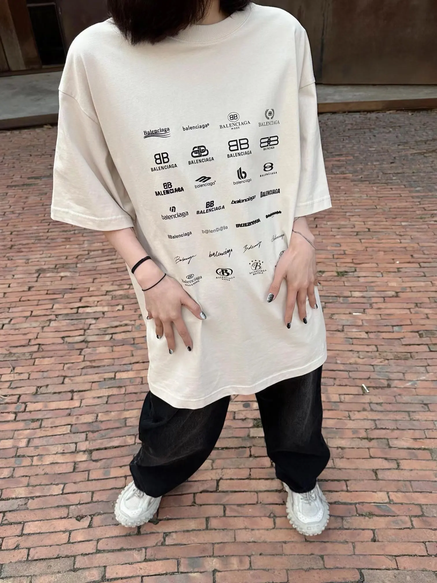 Balenciaga 米白 純棉 Logo 短袖T恤(數字9) Balenciaga 米白 純棉 Logo 短袖T恤(數字9)