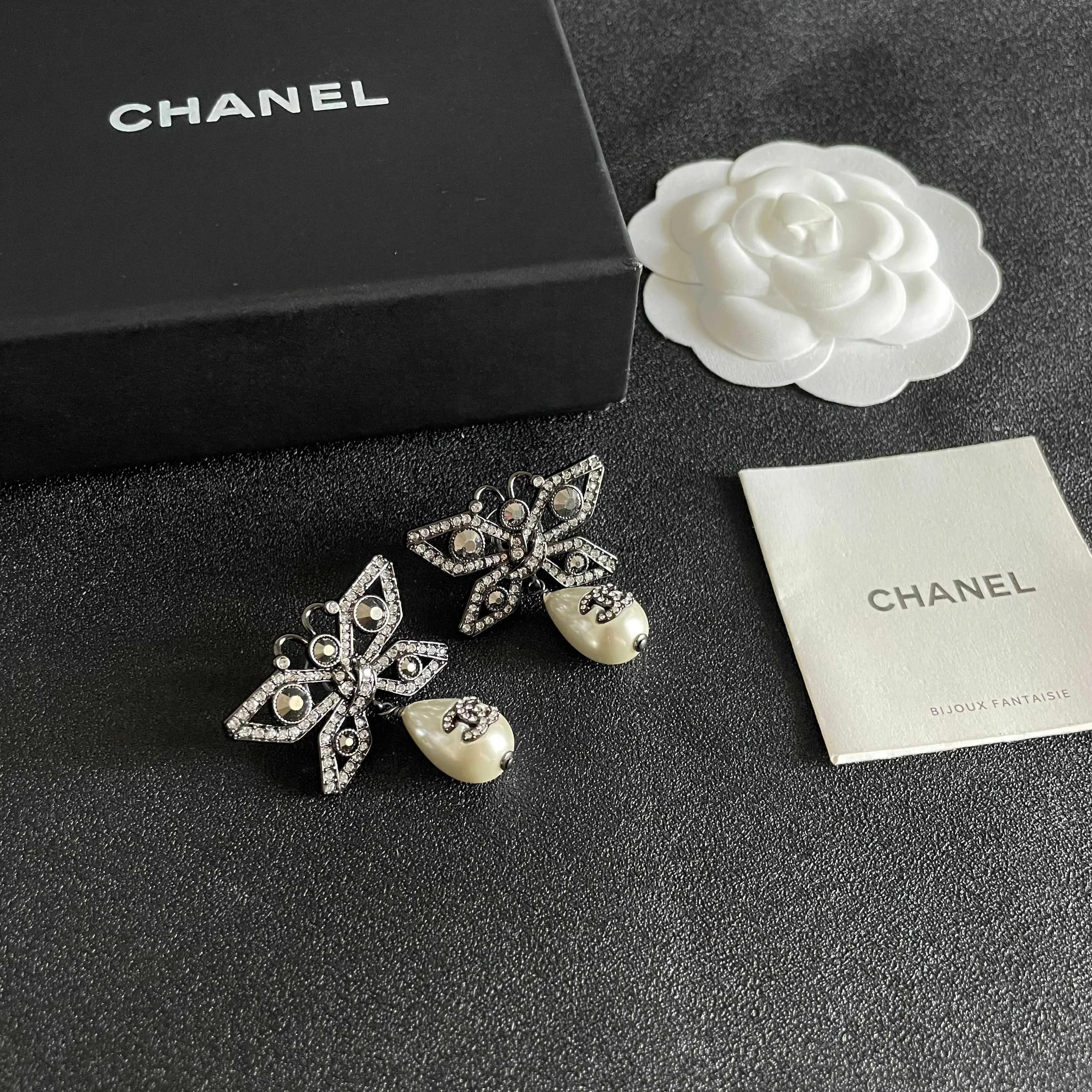CHANEL 黑白星形耳环 蝴蝶结配饰款