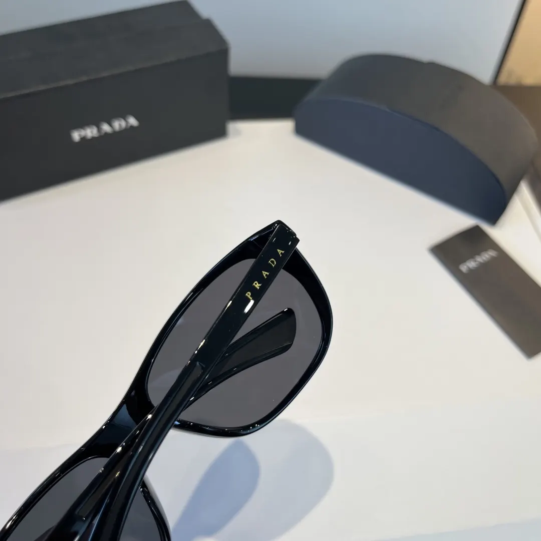 PRADA 太阳眼镜 时尚遮阳款