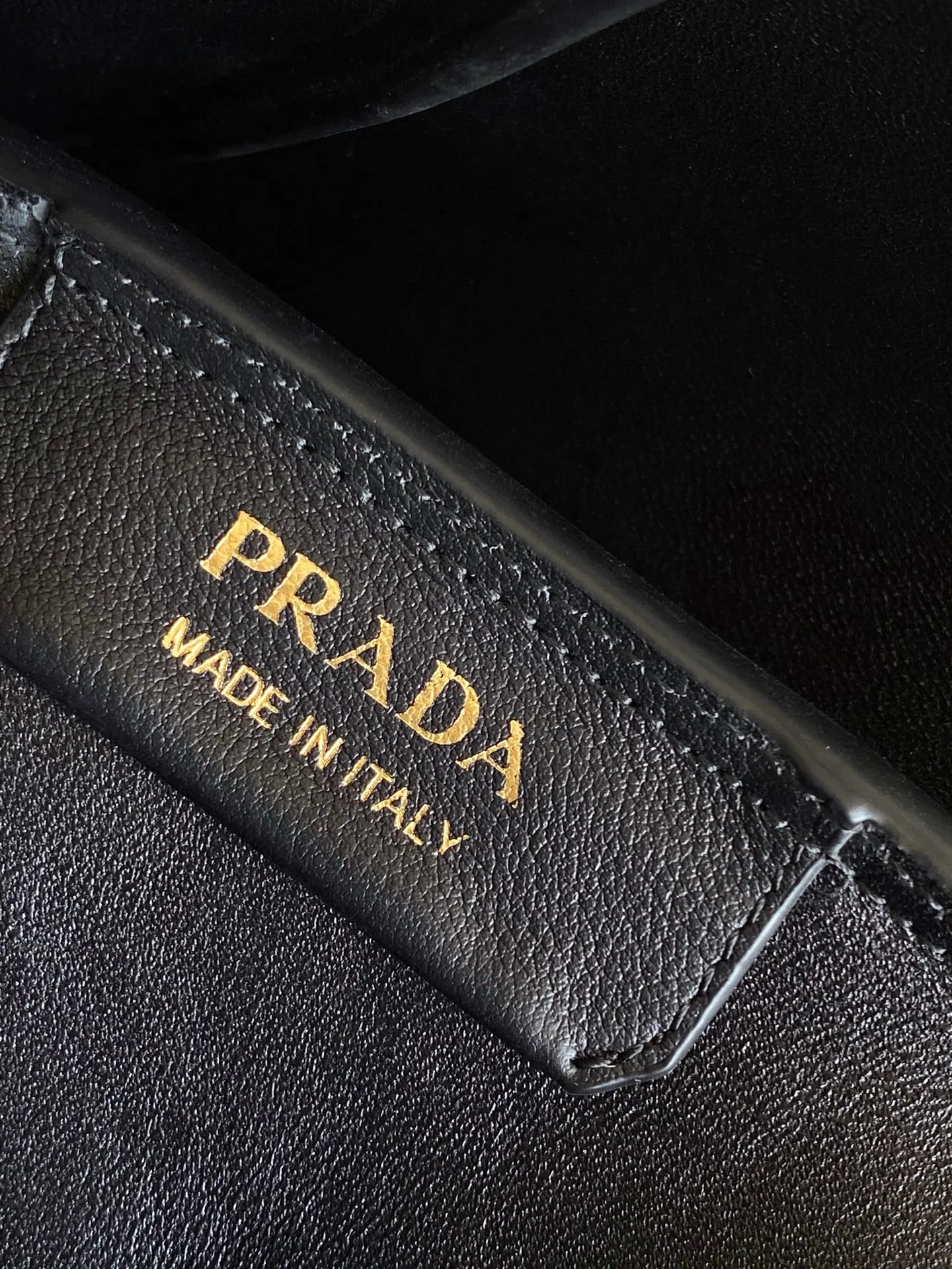 PRADA 1BA444 牛皮 羊皮 手提包 日常通勤款