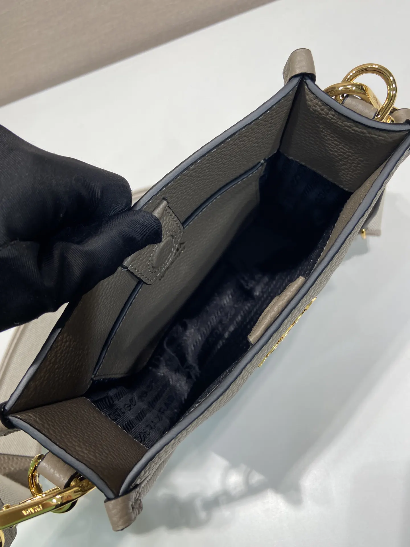 皮革 高级时尚 是日常搭 的主力时尚 托特包 大容量托特款