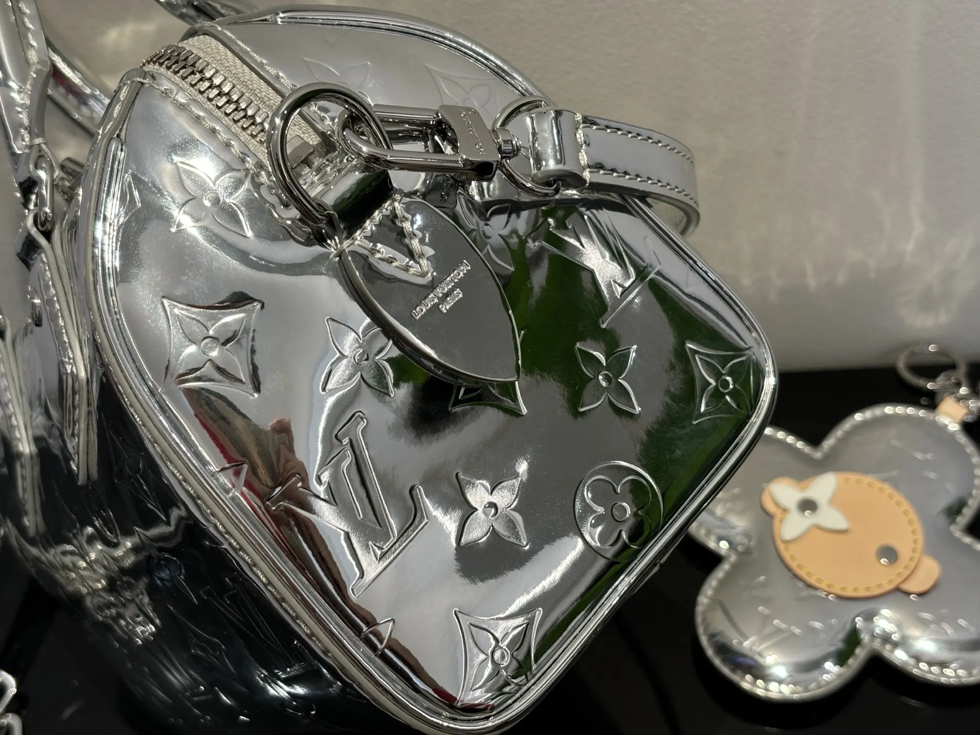 LV Speedy 銀色 帆布 收納包 旅行收納款
