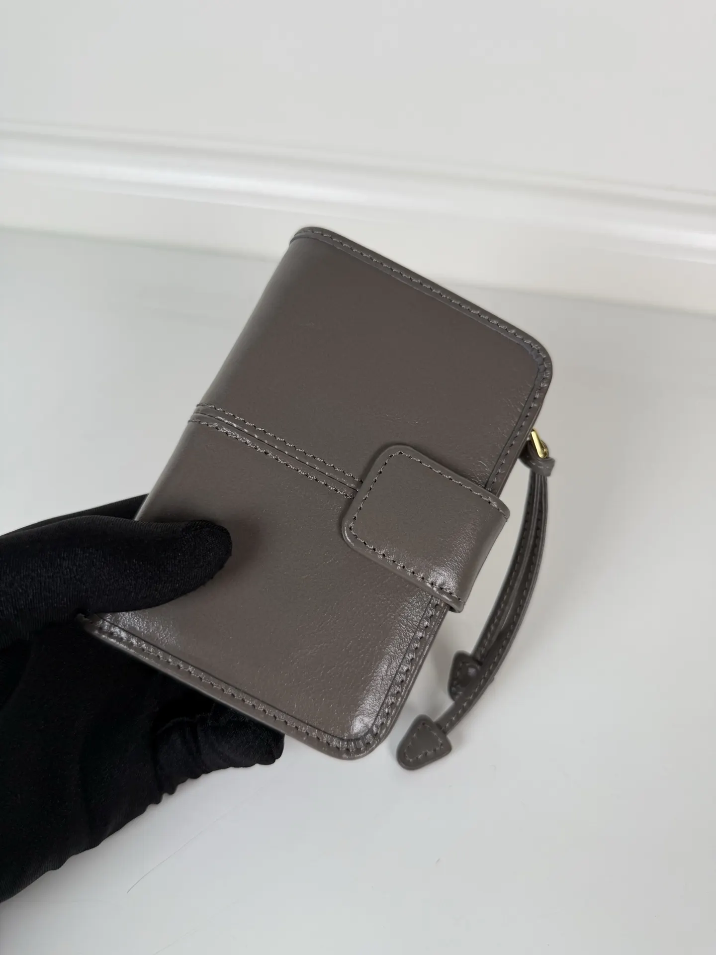 PRADA 黑色皮革卡包礼盒套装 精致配饰款