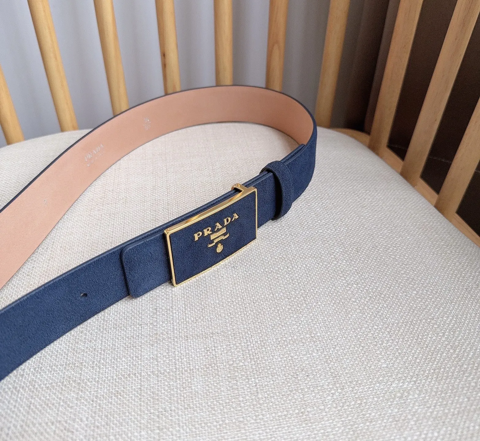 Prada 牛皮 腰带 通勤搭配
