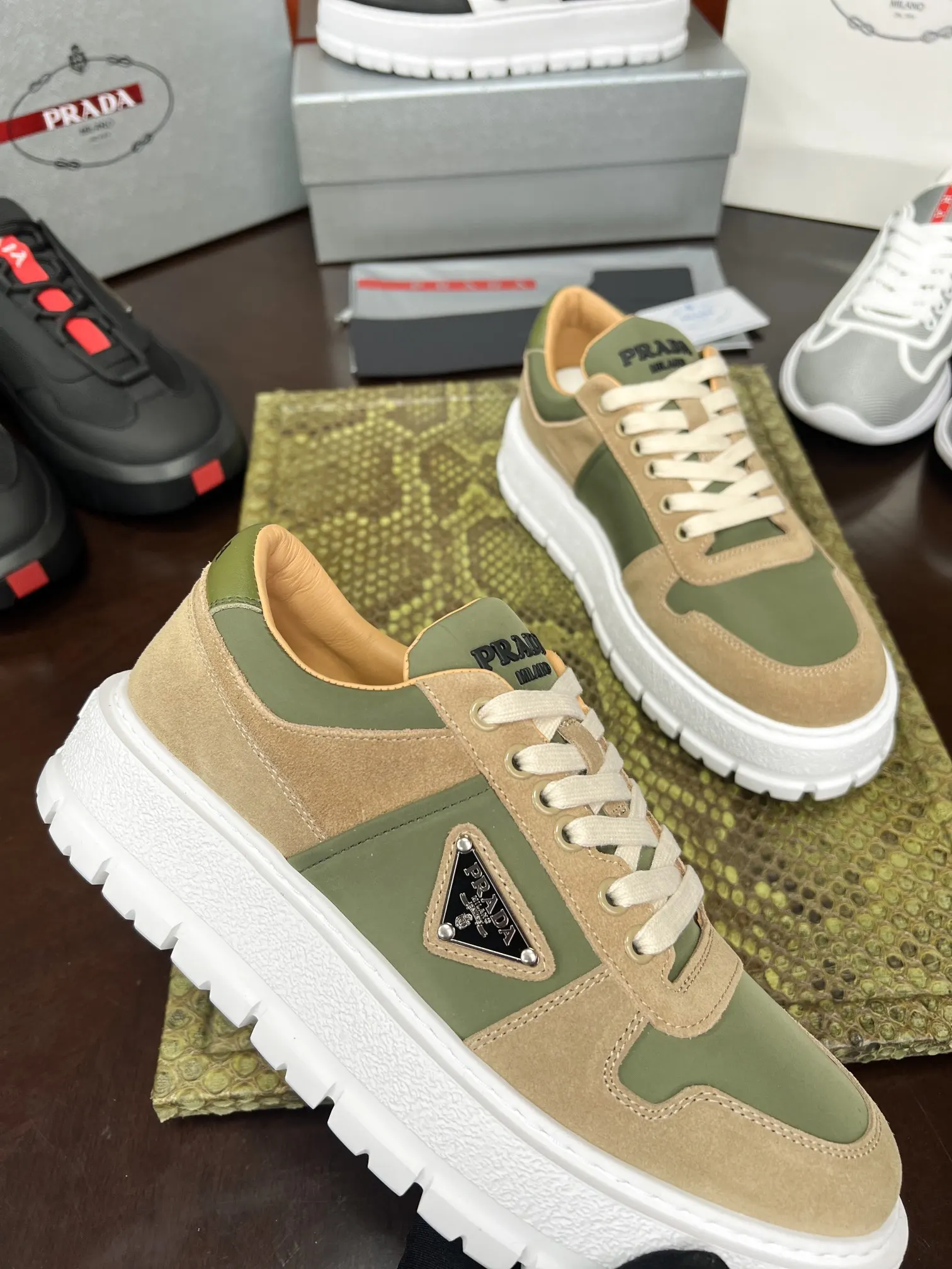 PRADA 牛皮 休闲鞋 舒适百搭款