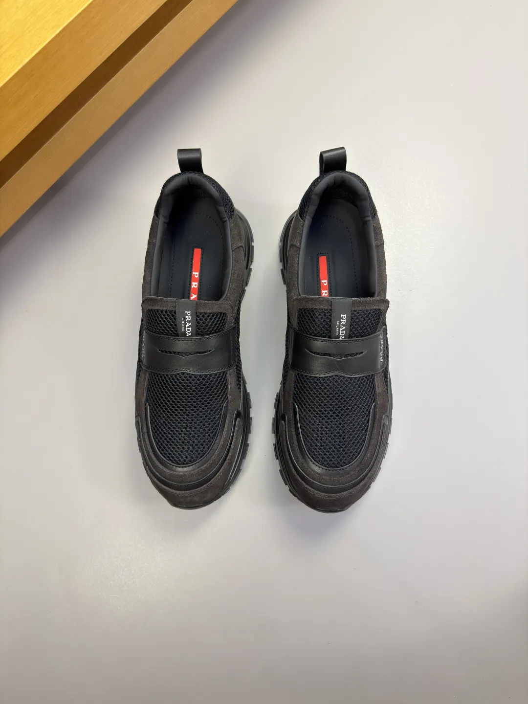 Prada 牛皮 帆布 Logo 运动鞋 休闲运动