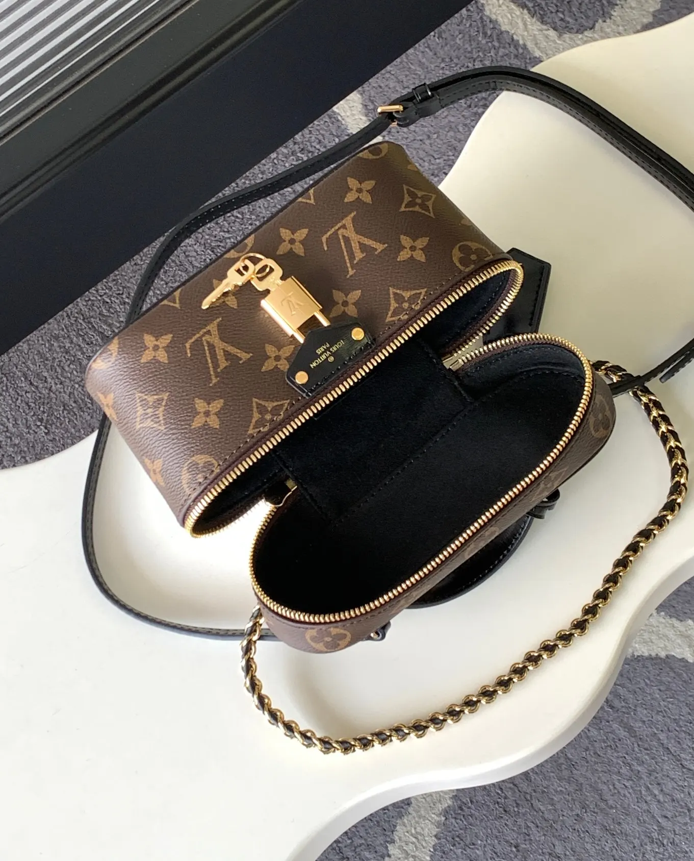 Louis Vuitton Monogram Chain Bag Canvas