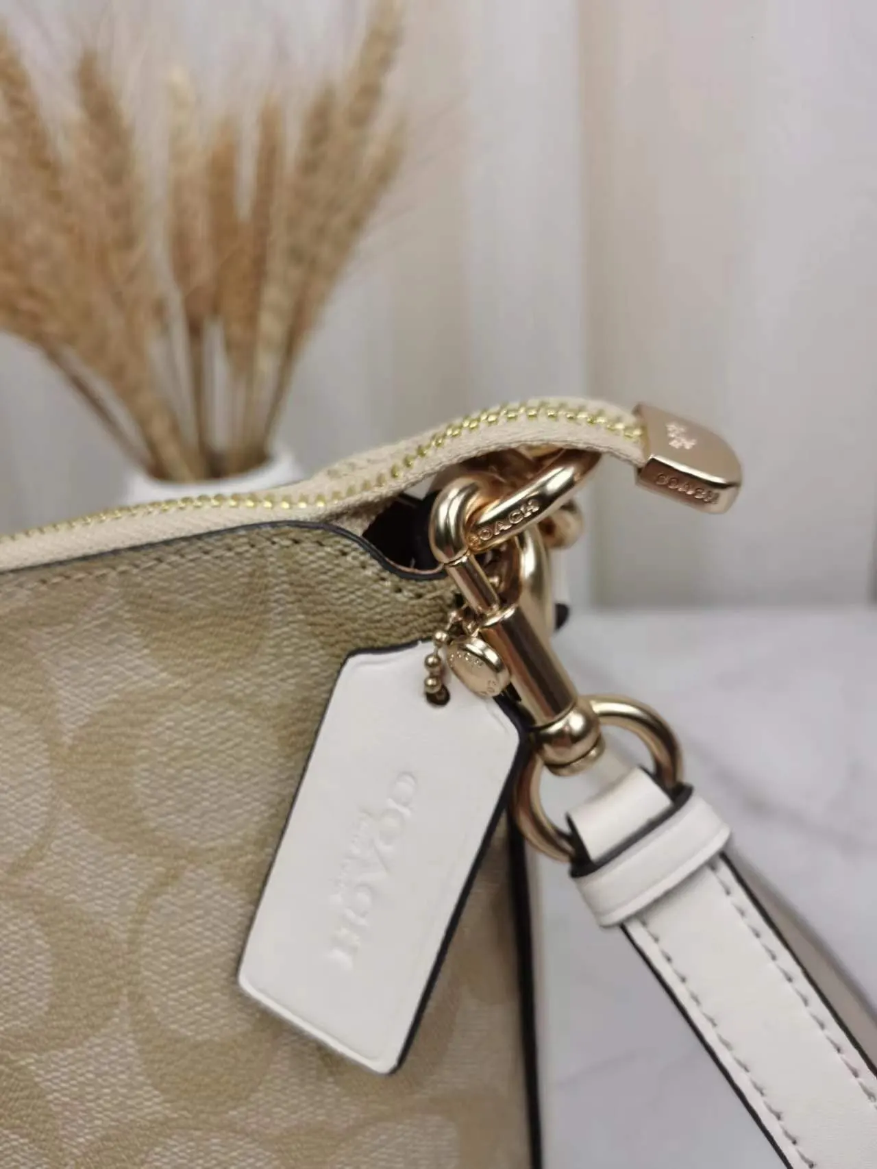 Coach 白色 斜挎包 轻便斜挎款