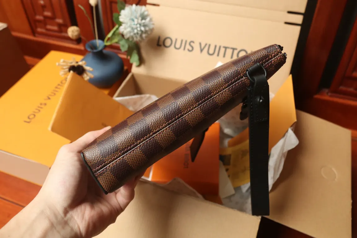 Damier 手拿包 精致手拿款