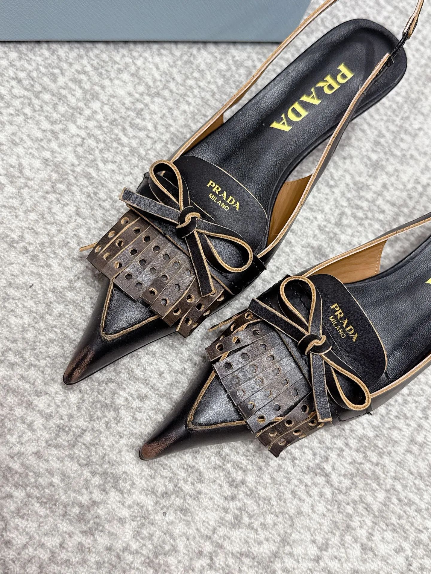 Prada 牛皮 羊皮 休闲鞋 舒适