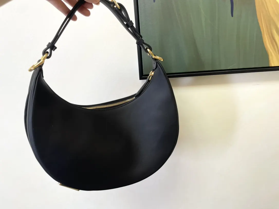 Fendi 黑色 金色 皮革 腋下包 復古腋下背款