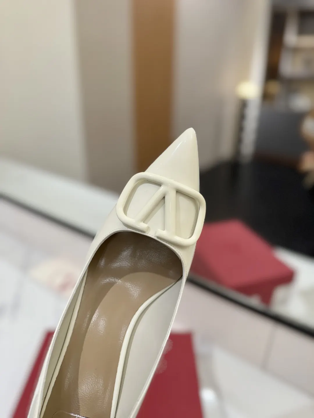 Valentino 金色 平底鞋 通勤约会款