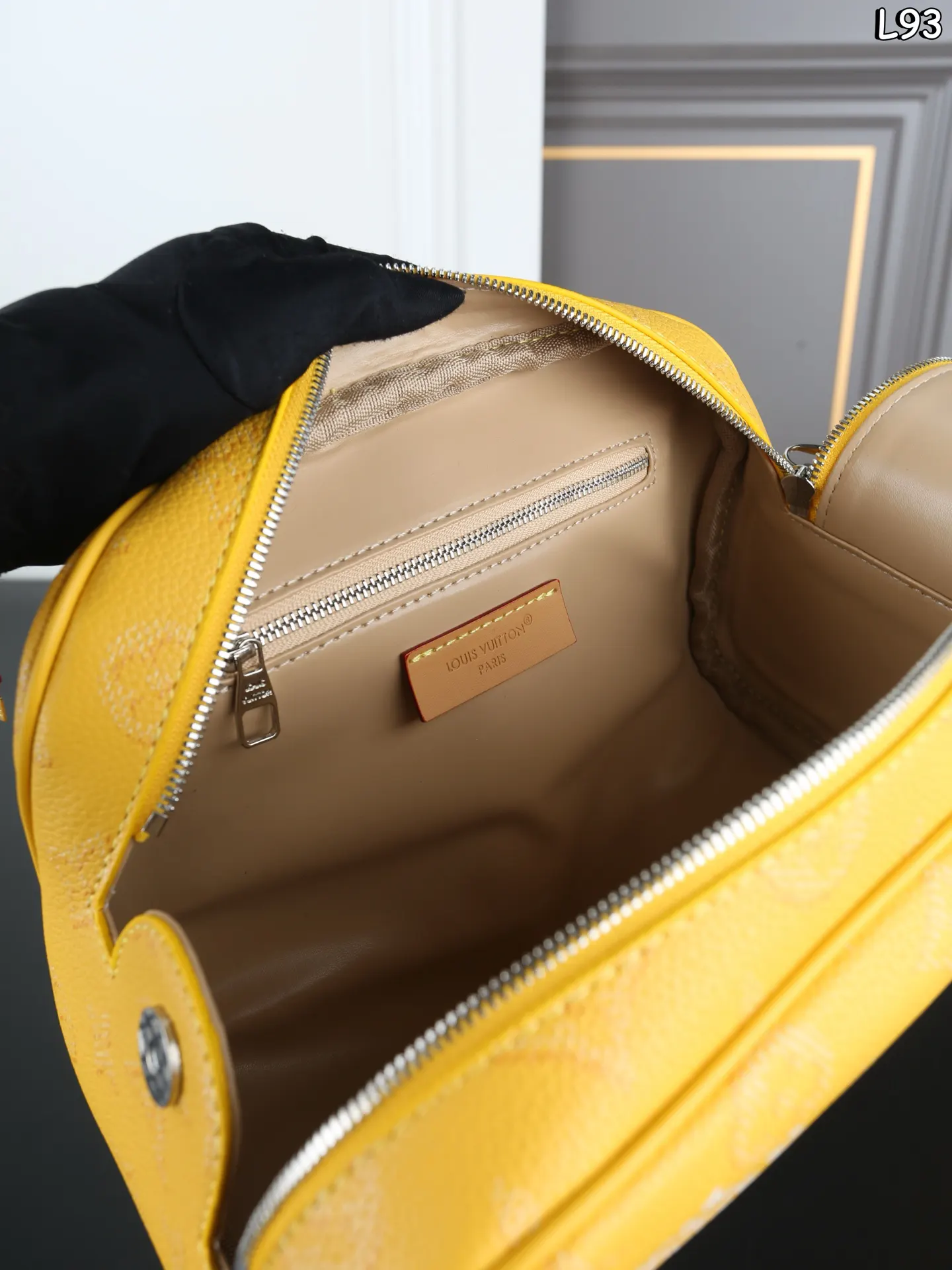 LV 墨绿 Dopp Kit 涂鸦 洗漱包 多巴胺色 化妆包 便携收纳款