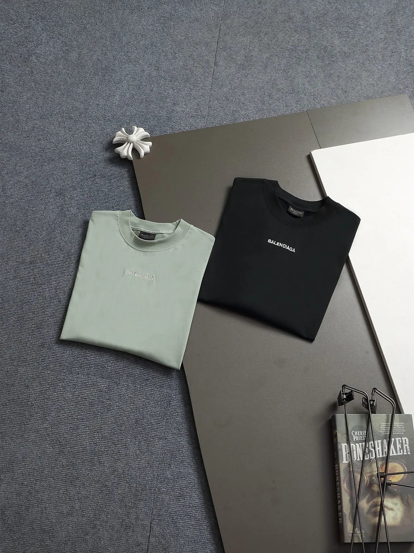 Balenciaga 黑色 Logo 短袖T恤(數字12) Balenciaga 黑色 Logo 短袖T恤(數字12)