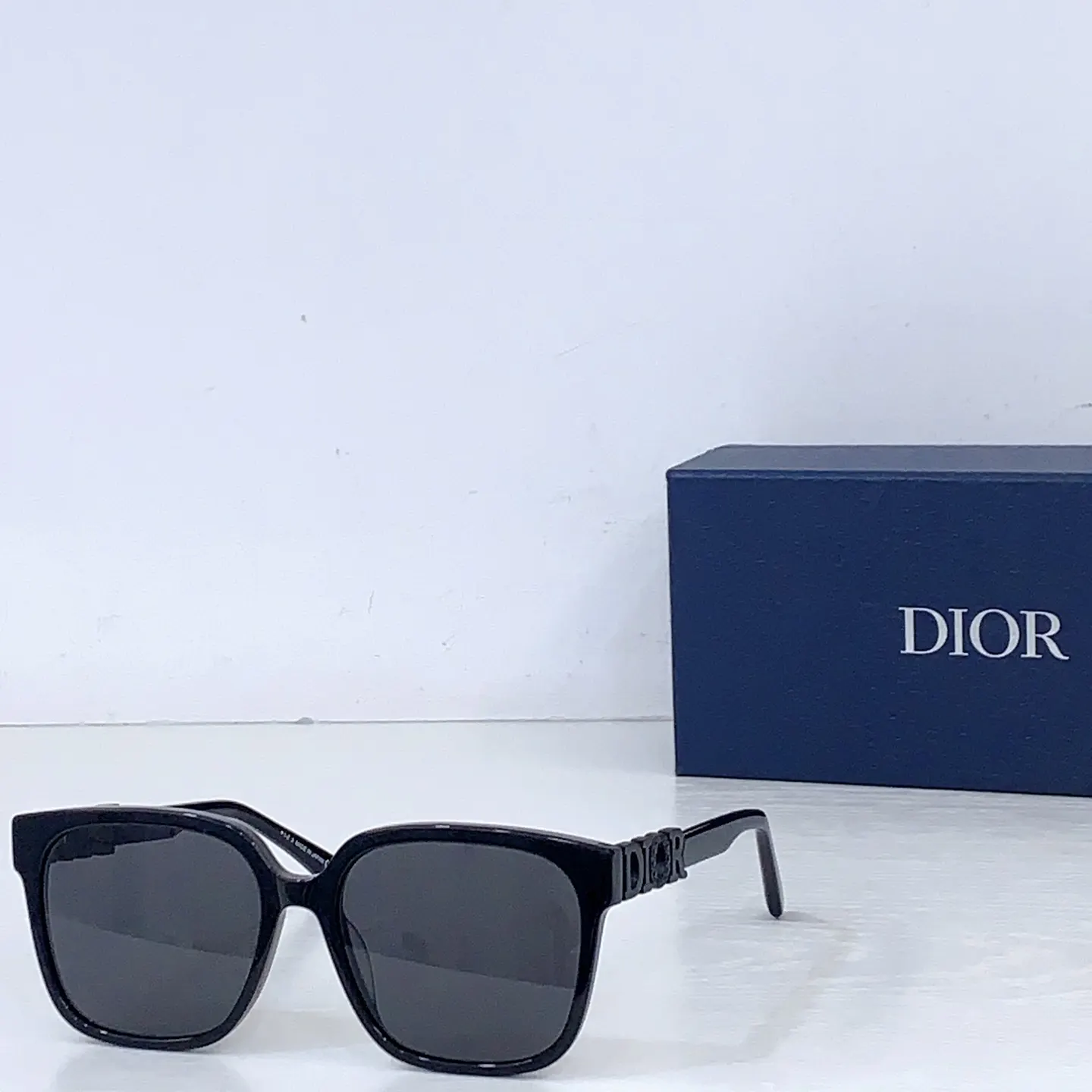 Dior 灰色方形太阳镜 复古遮阳款