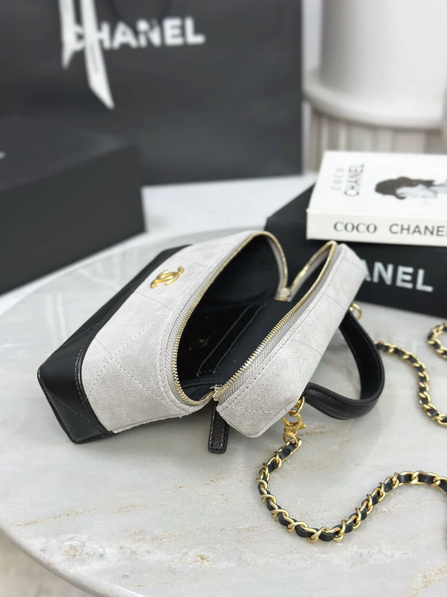 Chanel Calfskin Bag Chain Shoulder and Crossbody Wear Image 7 Chanel Calfskin Bag Chain Shoulder and Crossbody Wear Image 7