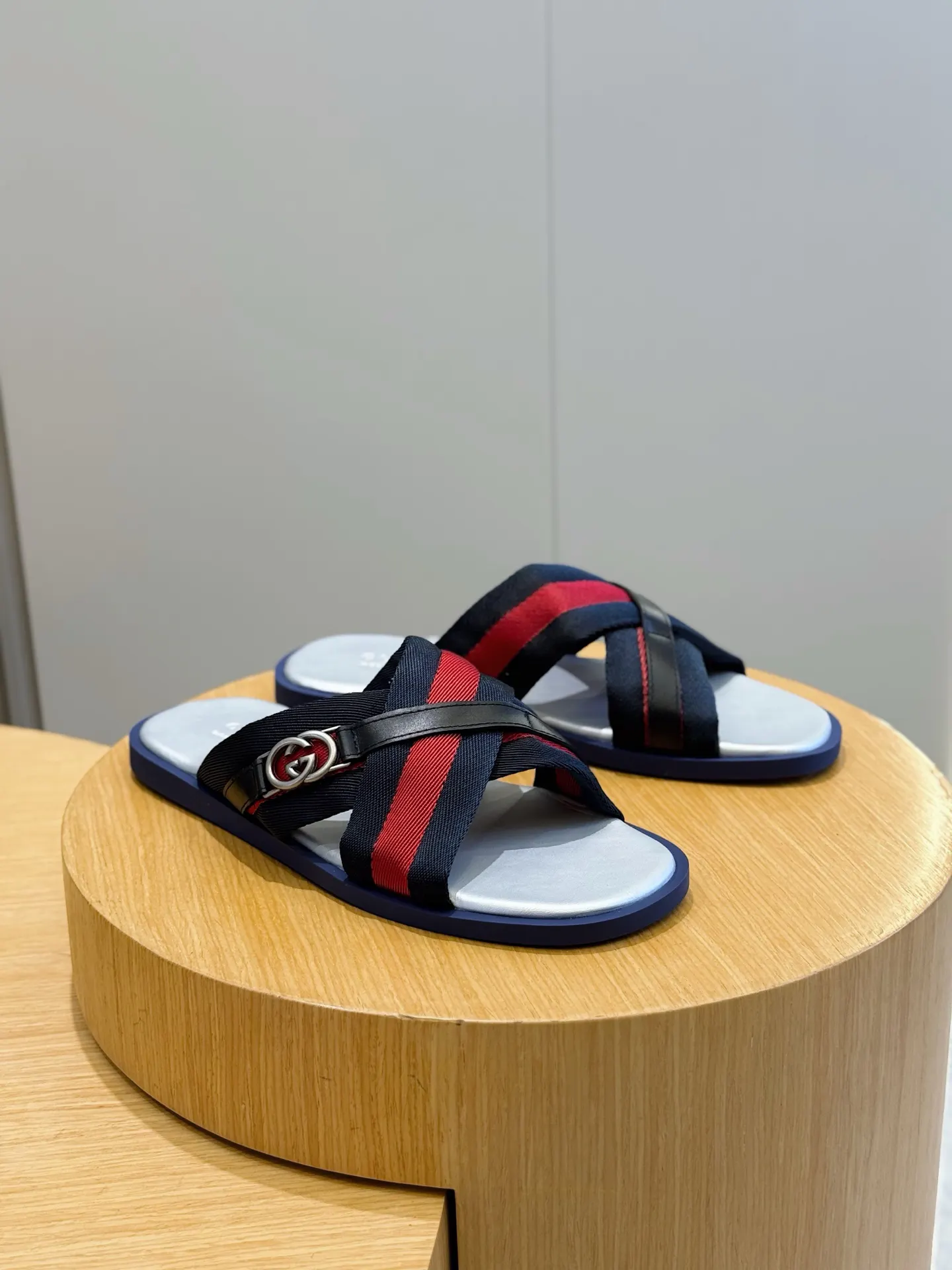 Gucci Web織帶交叉帶拖鞋 黑色紅藍白底(數字3) Gucci Web織帶交叉帶拖鞋 黑色紅藍白底(數字3)