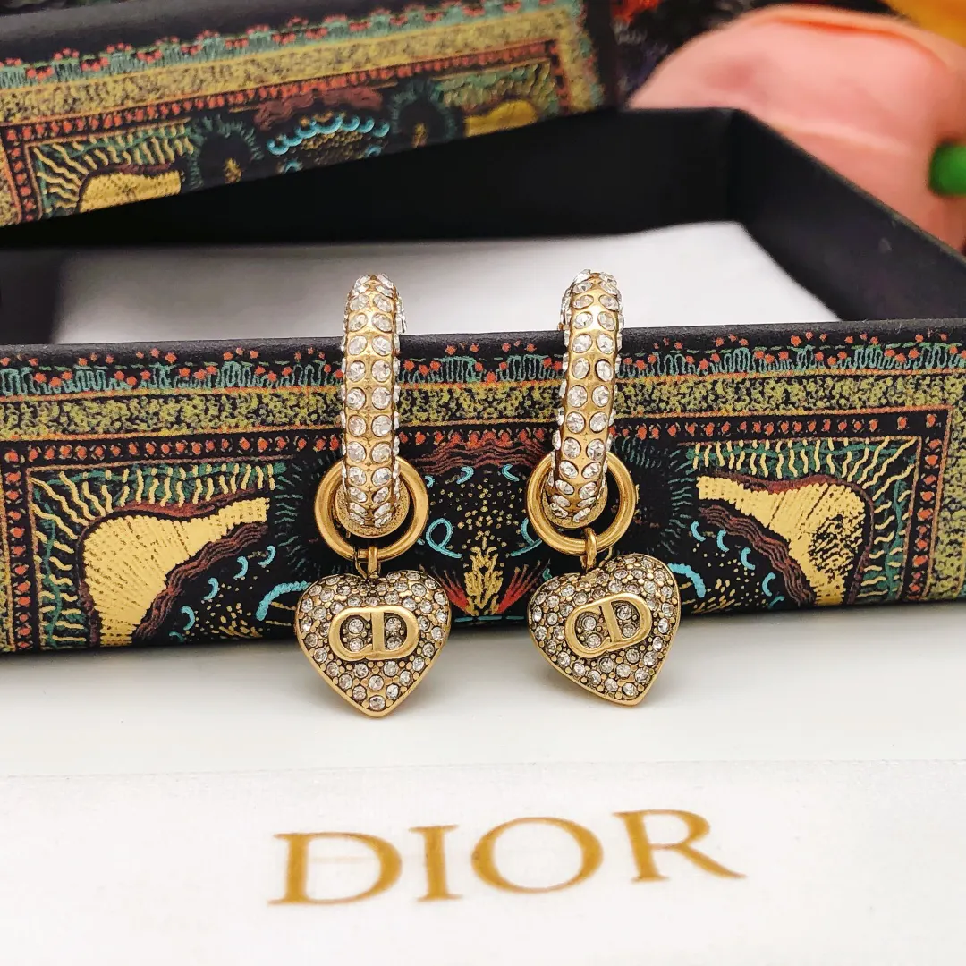 Dior 金色耳环礼盒 精致配饰款
