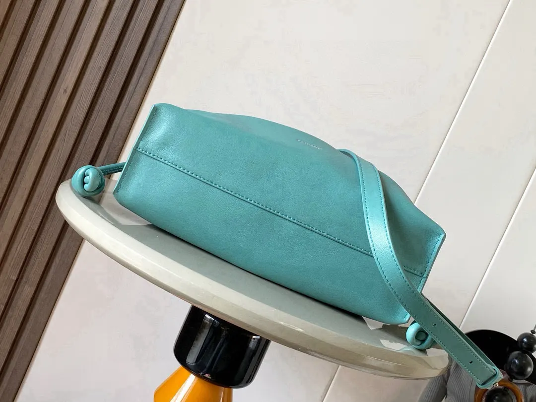 Loewe 蓝色 小牛皮 托特包 大容量托特款