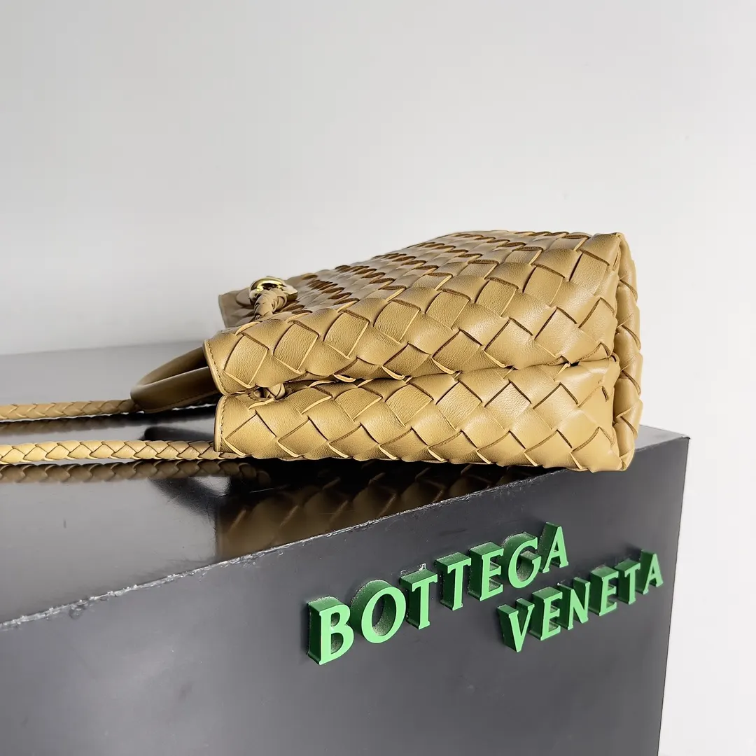 Bottega Veneta Andiamo 白色 编织手提包 精选款
