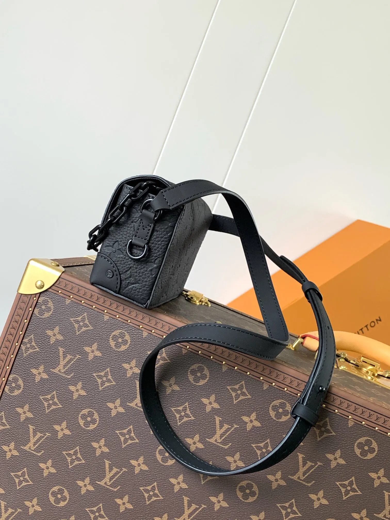 牛皮 拉链内袋稳妥收纳随行物品 可调节肩带实现舒适肩背 链条包 精致链条款