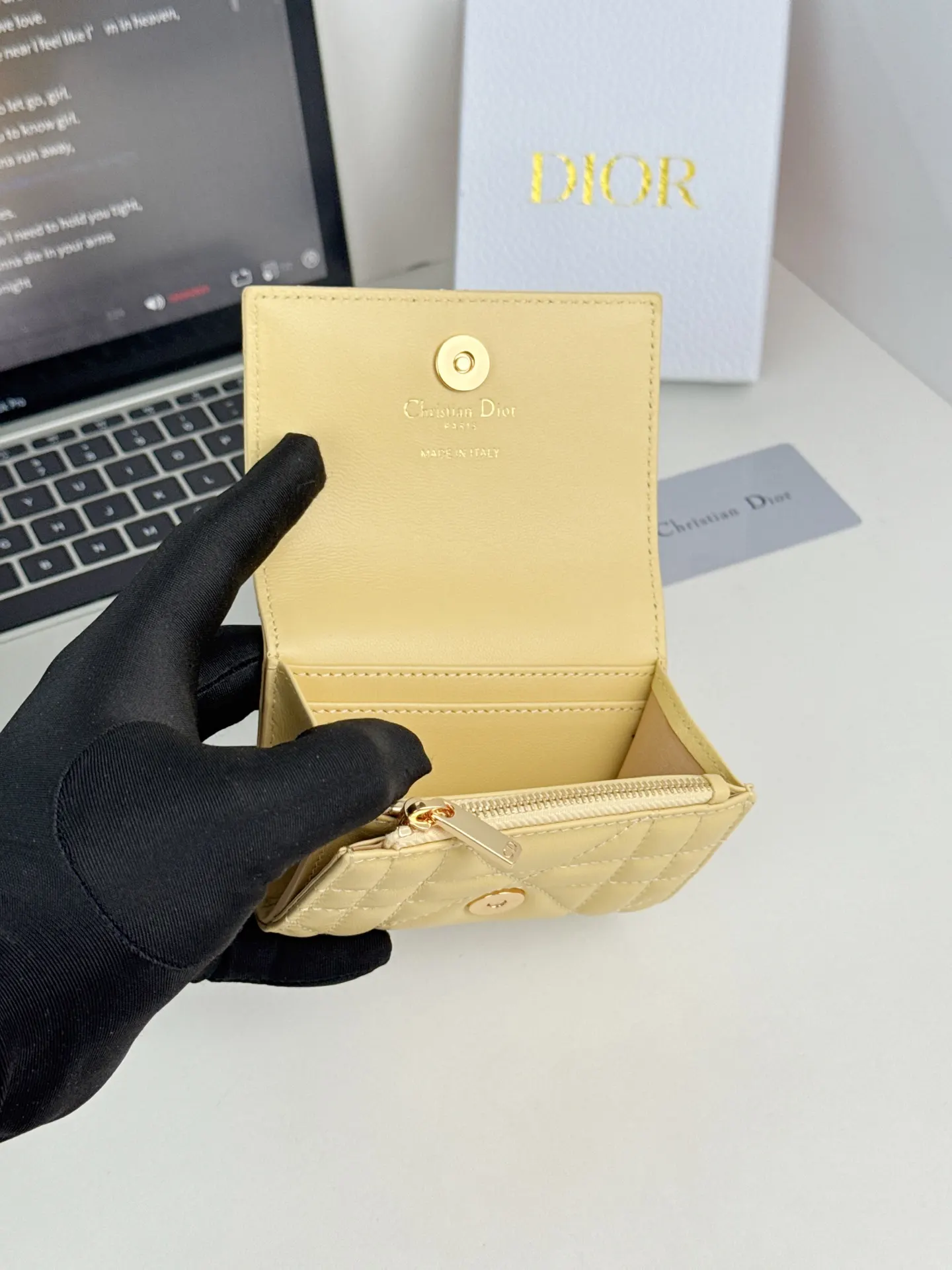 Dior 黄色牛皮卡包 精致短款钱包