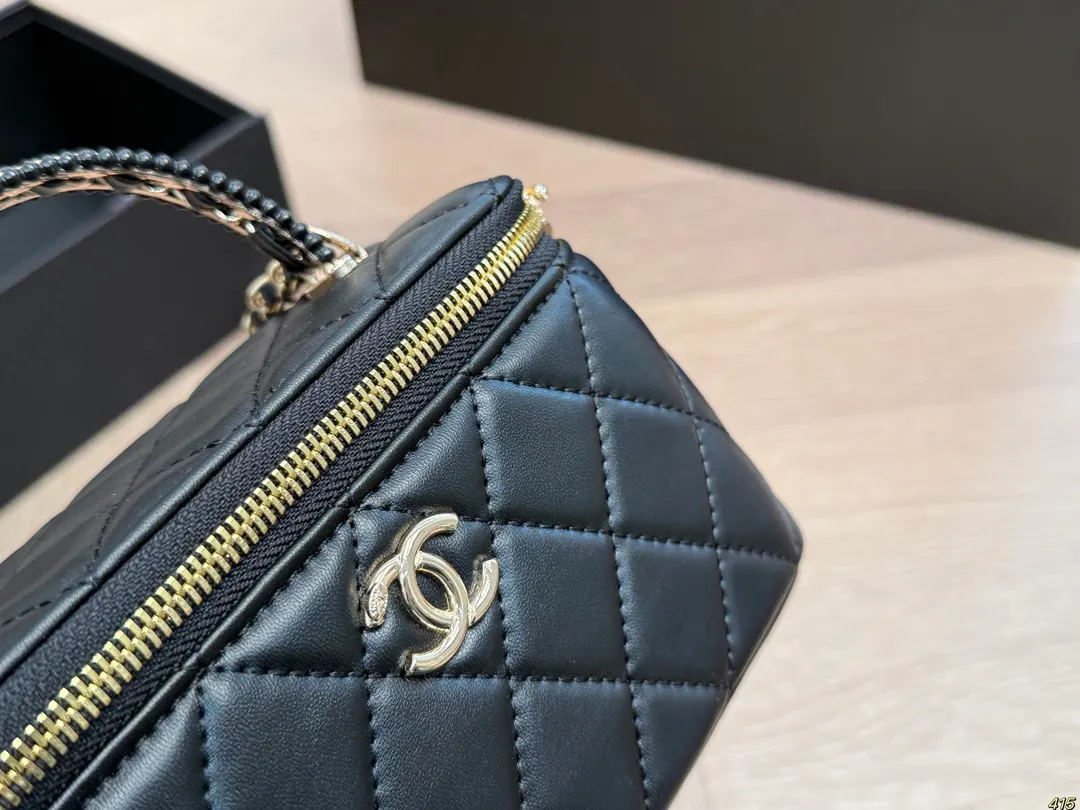 CHANEL 羊皮 羊皮纹 手柄化妝盒 那么好看 那么 斜背包 輕便斜挎款