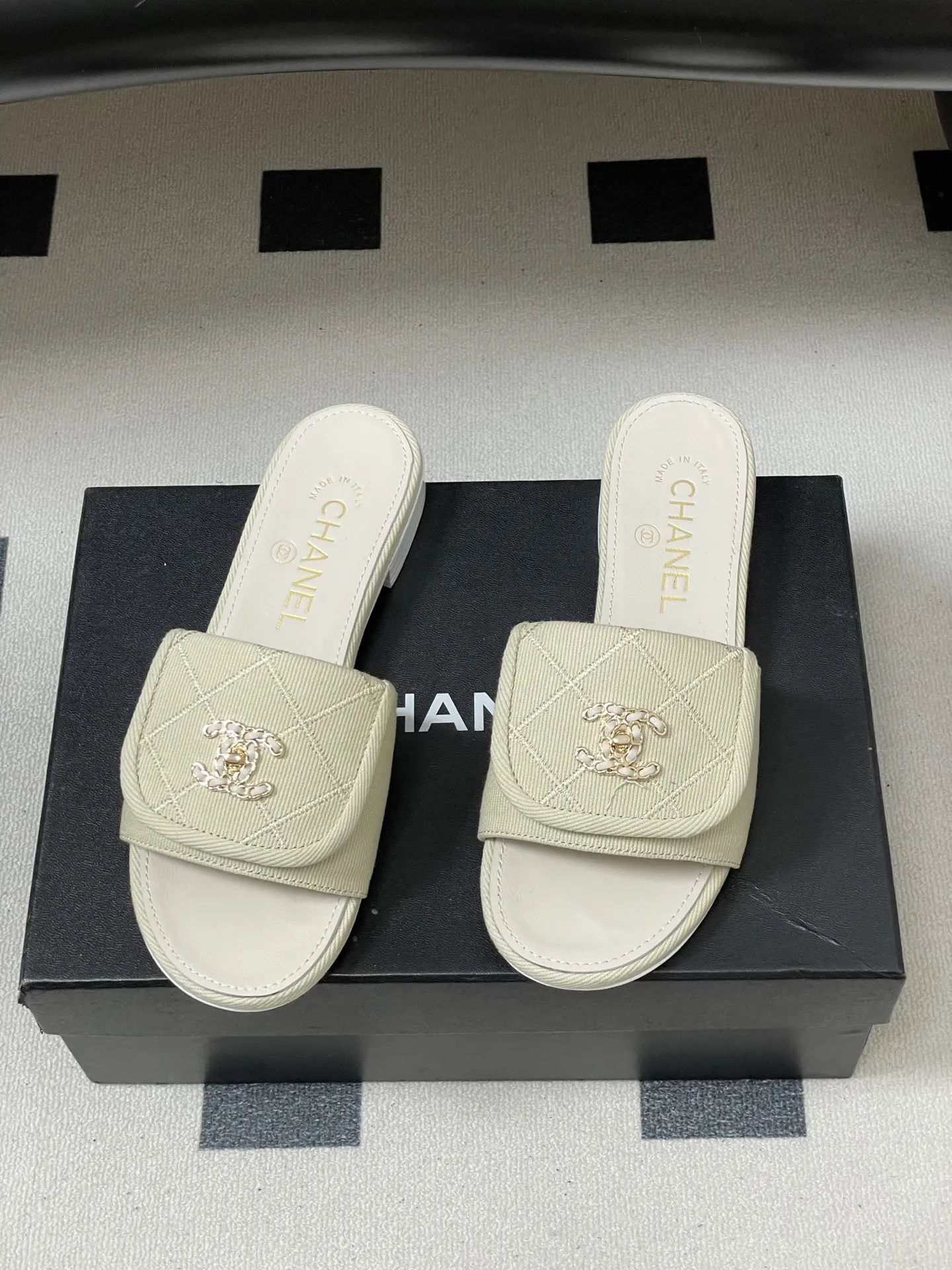 Chanel Cowhide Slippers Image 5 Chanel Cowhide Slippers Image 5