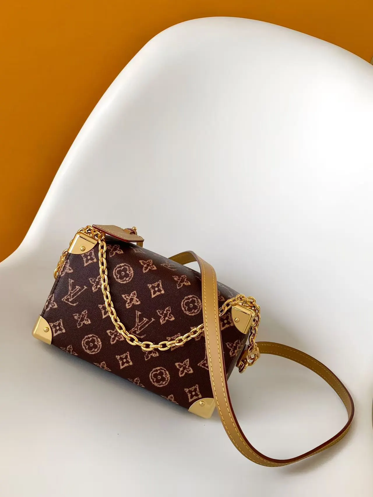 Louis Vuitton Chain Bag Leather