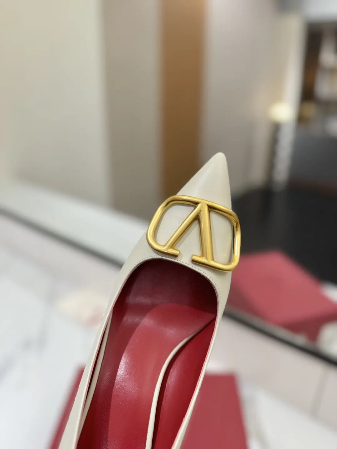 Valentino 金色 平底鞋 通勤约会款 款05