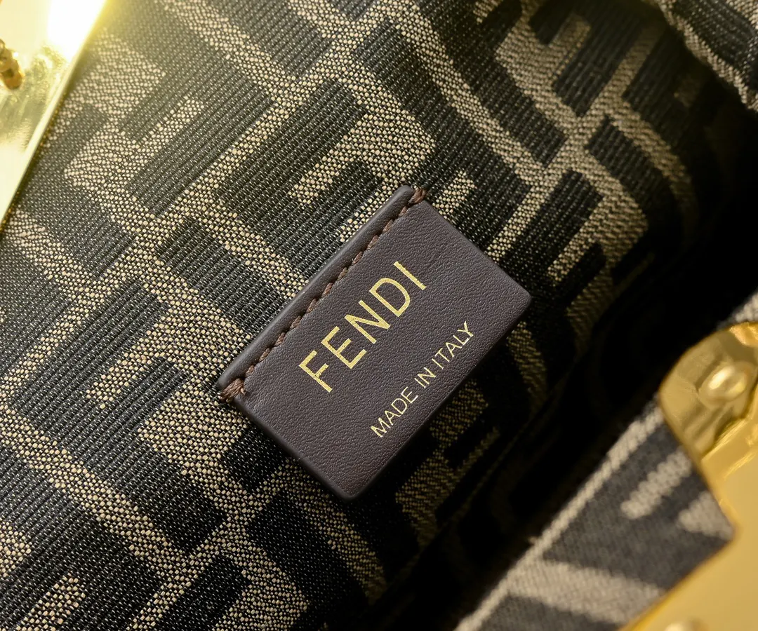 全新FEND First来了 手拿包 精致手拿款